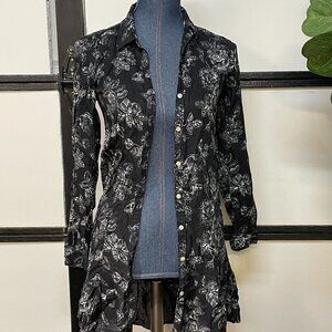 Wild Pearl Black & White Floral Long Blouse, Size XS